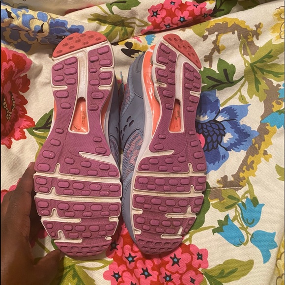 Colorful Nike Walking Shoes - Picture 4 of 6